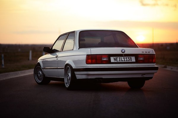 BMW 3 Series E30 - 2