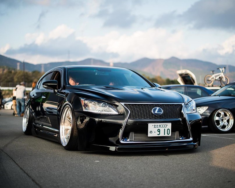 Lexus LS.