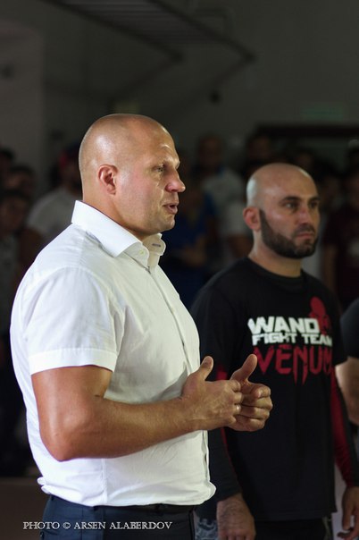 "Нужно уметь бросать, уметь преследовать, уметь делать болевые и удушающие приемы. Некоторые ...