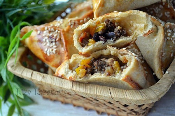 Мини-самосы с бараниной и овощами.Ингредиенты:Вода — 120 млСахар — 1 ч. л.Масло сливочное — 80 гМука ... - 3