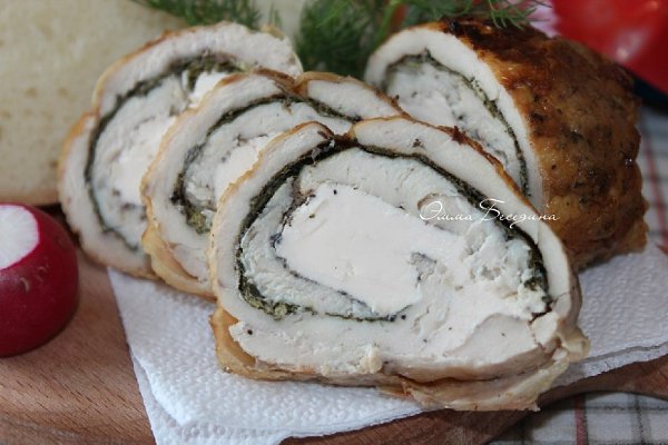 Куриный рулет с зеленью и сливочным сыром. Рецепт: куриная грудка на кости с кожей 1 шт., базилик 1 ... - 3