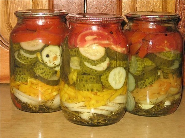 Летний салат на зиму. Очень вкусно! Хочу предложить рецепт салата, который в нашей семье