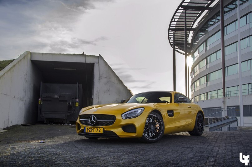 Mercedes AMG GT - 3