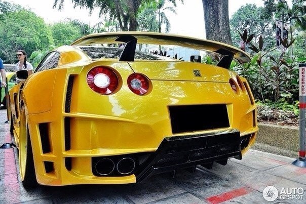 Nissan GT-R R35 - 7