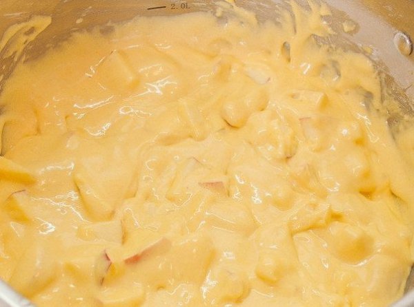 Пышная шарлотка с яблоками в мультиварке. Рецепт для тех, кто дорожит своим временем! Подготовка ... - 6