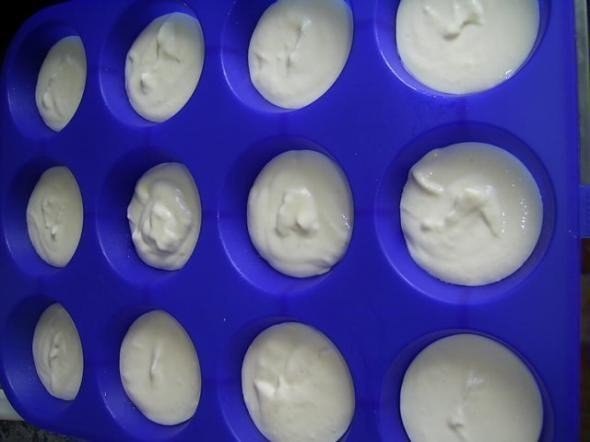 Восхитительные и волшебно вкусные сырники! Ингредиенты на 12 шт.: 500 гр. творога 3-4 яйца 4 ст. ... - 4