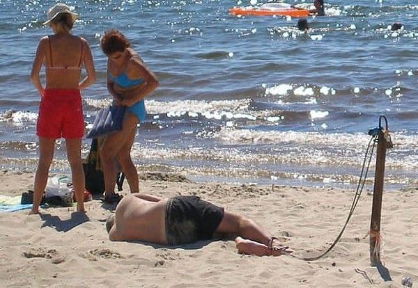 Потерпи, будет дома полегче!... Быт налажен, семейный уют!... А пока, привяжу - ка покрепче... Баб ...