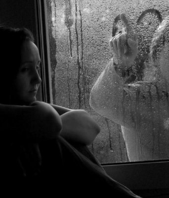 В жизни нашей всё быстро меняется.. Кто любим был, теперь не любим.. Всё хорошее вмиг забывается... ...