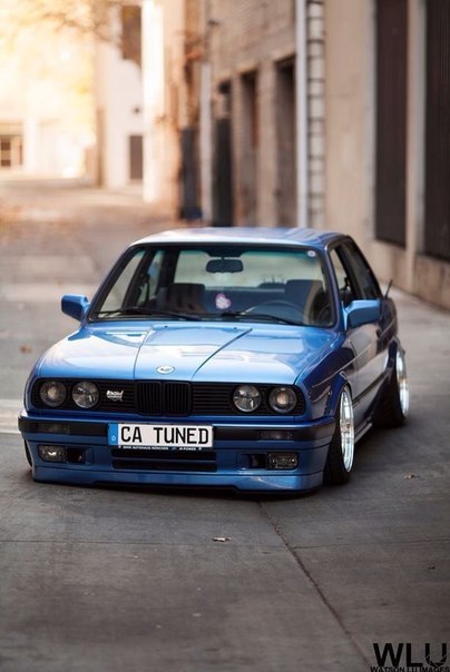   BMW 3 (E30). - 3