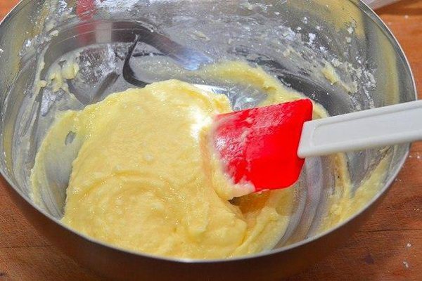 Шоколадно-масляный крем для тортов.Ингредиенты:Масло сливочное 120 г;Яйцо 1/2 шт;Сахарная пудра 150 ... - 4