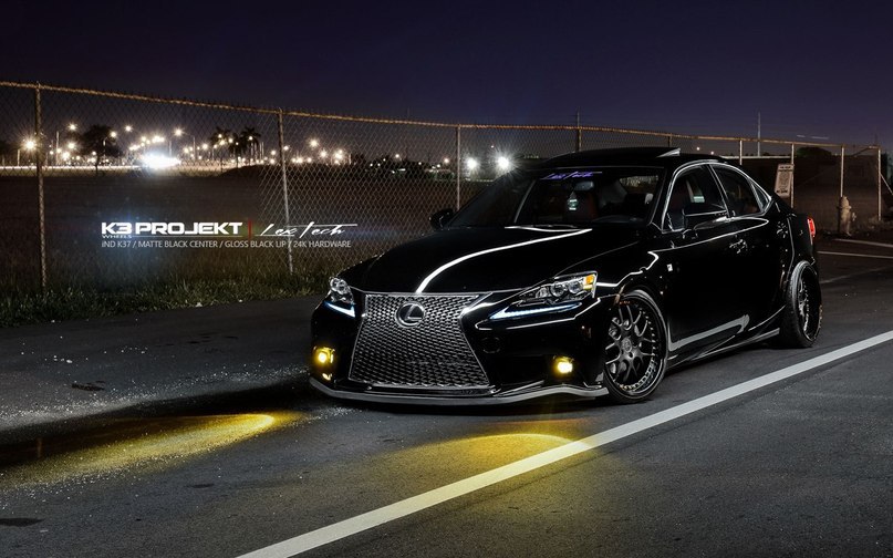 Lexus IS.