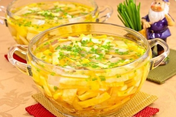 Куриный суп с яичными блинчиками.на 100 гр - от 40 ккал.Состав : 500 г куриного филе4 яиц100 г ...