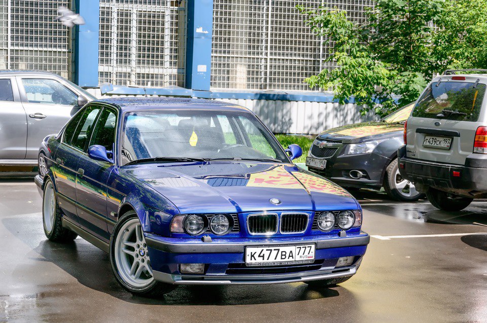 BMW M5 E34   Avusblau metallic