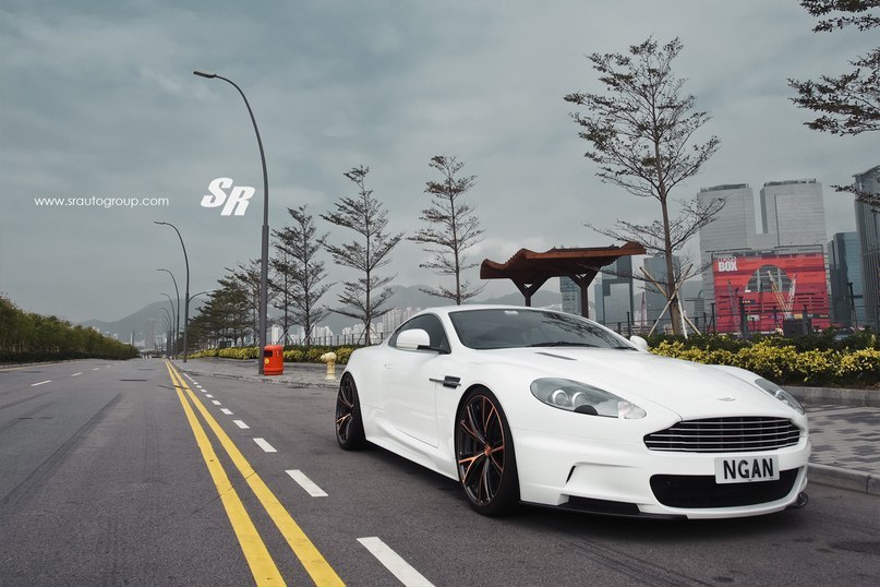 Aston Martin DBS. - 2