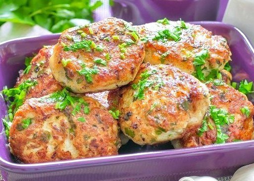 Котлеты из фасоли.Ингредиенты:200 г фасоли,2 картофелины,1 луковица,100 г шампиньонов,2 зубка ...