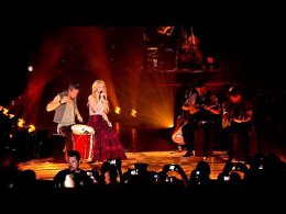 Shakira - Nothing Else Matters/Despedida Medley (Live from Paris)