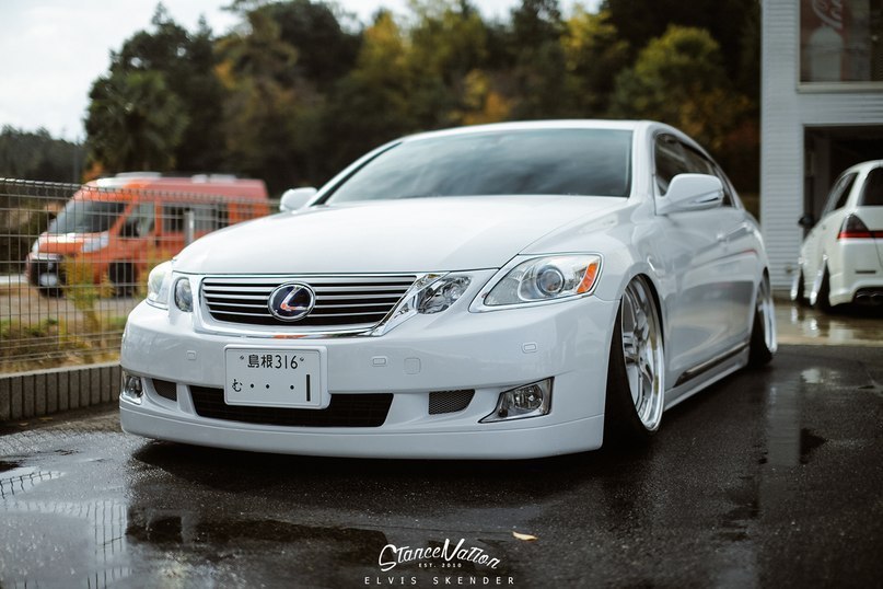 Lexus GS.