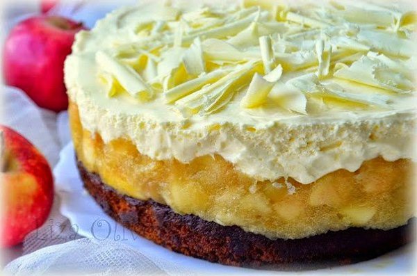 Медовый торт с яблоками и сливочным муссом.Ингредиенты:Для медового бисквитаЯйца - 3 шт.Мед - 2 ...