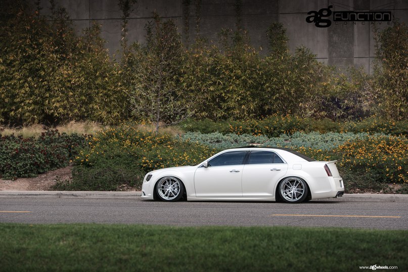 Chrysler 300C SRT-8. - 2