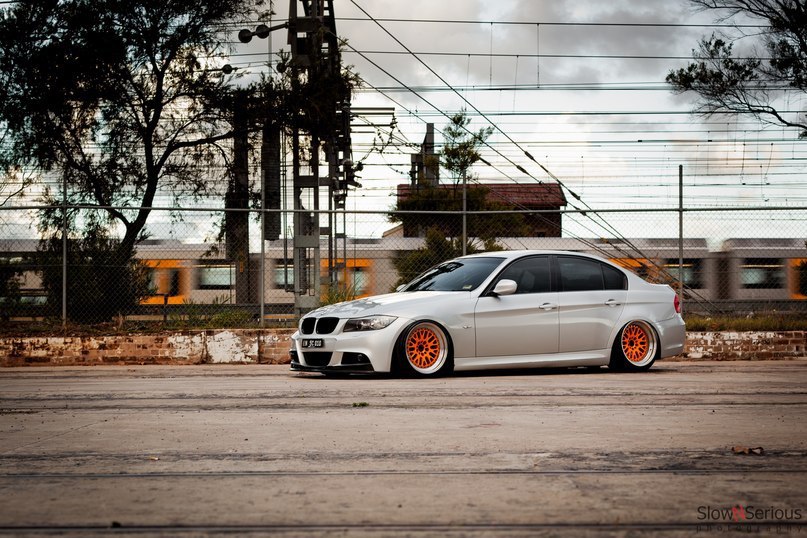 BMW 320i (E90). - 2