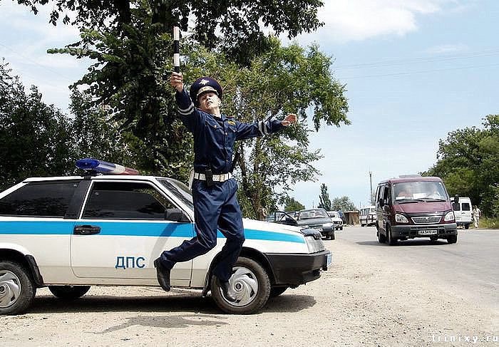 Господи.... Моя подруга получила права....Едем. Нас тормозит гаишник, она ему говорит: «Будьте со ...