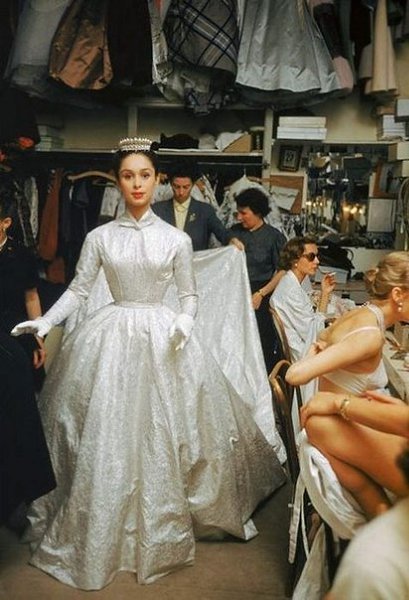     Pierre Balmain, 1954 . - 2