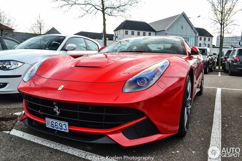 Ferrari F12berlinetta - 5