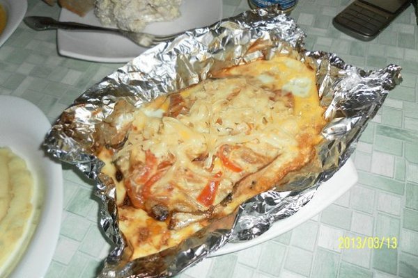 Запеченная скумбрия.Автор: Таня РезуеваСвежая скумбрия-1шт(без головы)Свежий болгарский красный ...