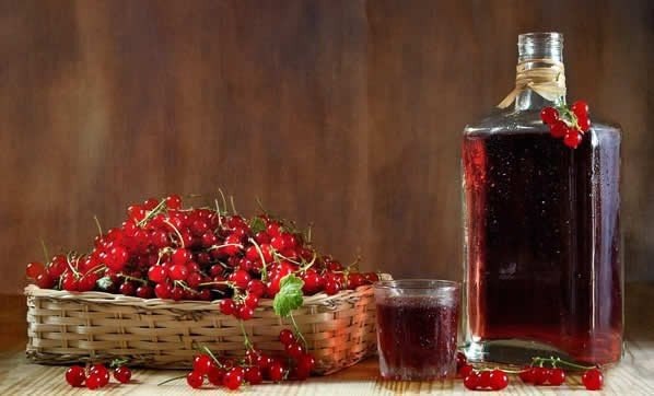 Ликер из черной смородины.Можно приготовить ликер не только из красной, но и из черной ...