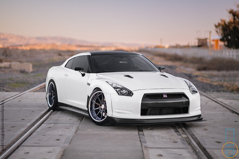 Nissan GT-R.