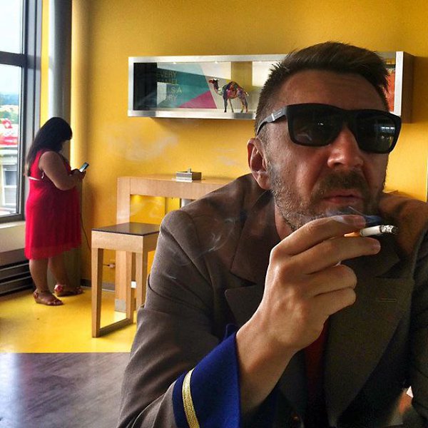 У нас на лето вето.наложено похоже:Июль уже, а нету Дней теплых и погожих. Поеду я за танцами,Где ...