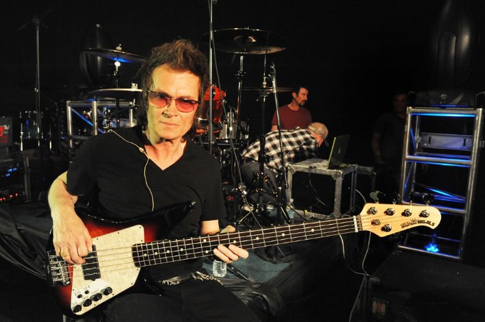     : 21  1951     (Glenn Hughes) -  ...