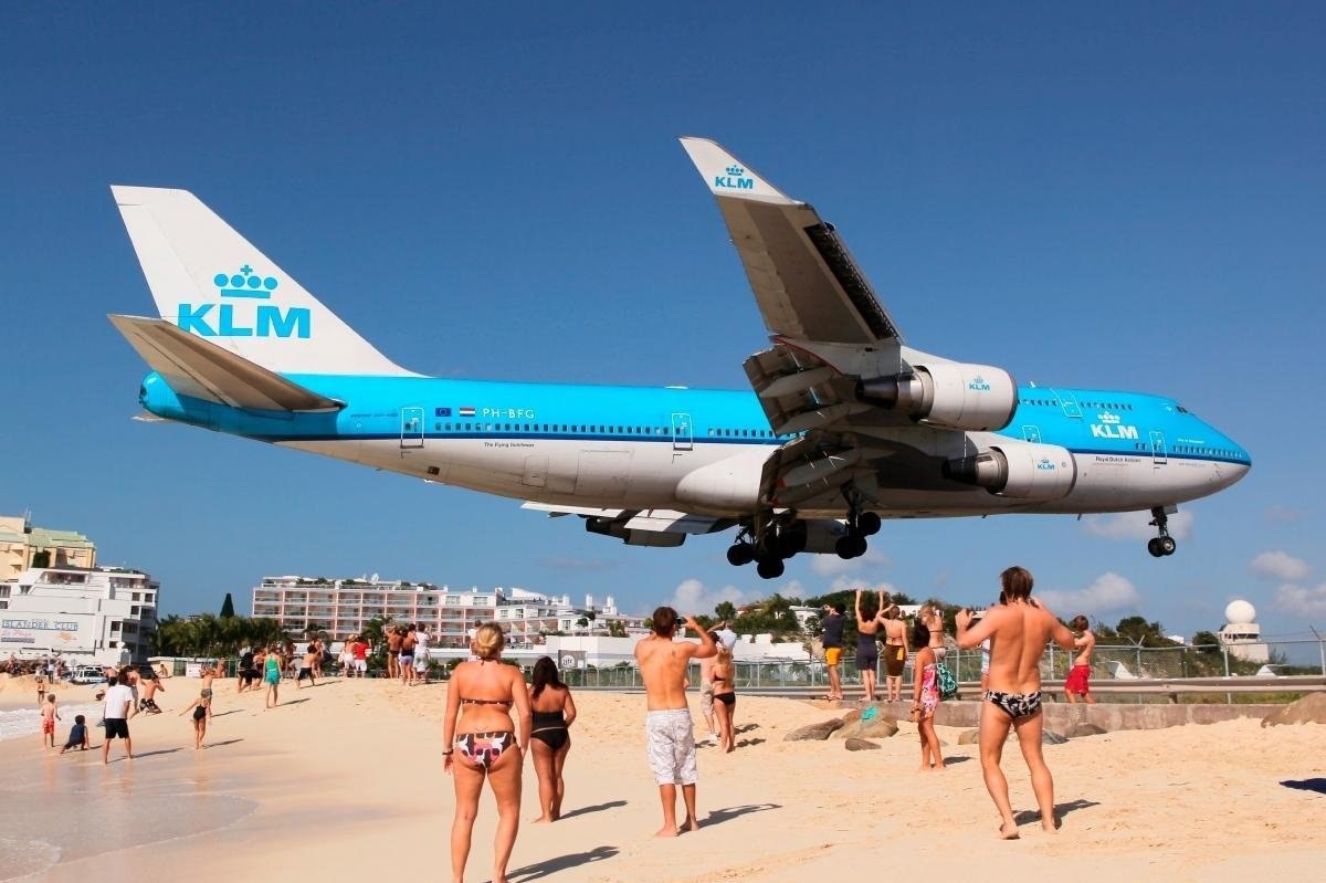 Maho Beach -       .      300   -. ... - 3