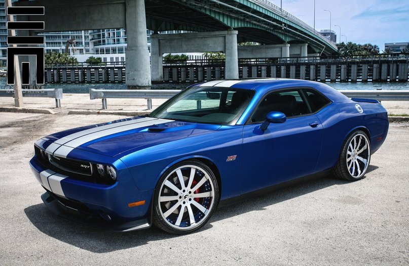 Dodge Challenger SRT8. - 8