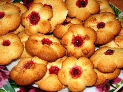 ТОП-5 РЕЦЕПТОВ ВКУСНЕЙШЕГО ПЕЧЕНЬЯ.1) ВКУСНОЕ И ХРУСТЯЩЕЕ ПЕЧЕНЬЕИнгредиенты: 2 кружки муки (объемом ...