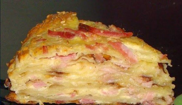 Закуска «Сырный торт с ветчиной».Ингредиенты: 300г муки; 300мл кипятка; 3ст.л. растительного масла; ...