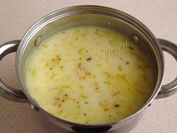 Английский куриный суп с плавленым сыром. Куриный бульон – 1 литр Куриную грудку – 300 грамм Рис ... - 2