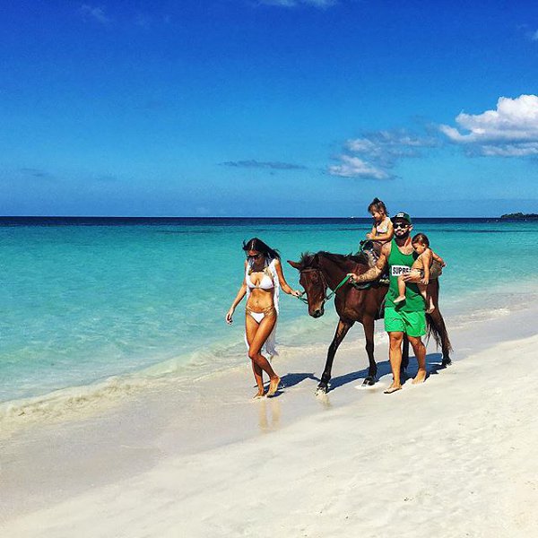 Смена локации! Welcome to Jamaica! #onelove #familytime #familyfirst