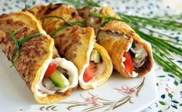 Бризоль - очень вкусная закуска.Бризоль - это фарш, обжаренный в яйце. В него можно завернуть любую ...