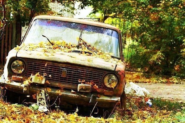 Сейчас у тебя другая, но не забывай ту, которая научила водить...