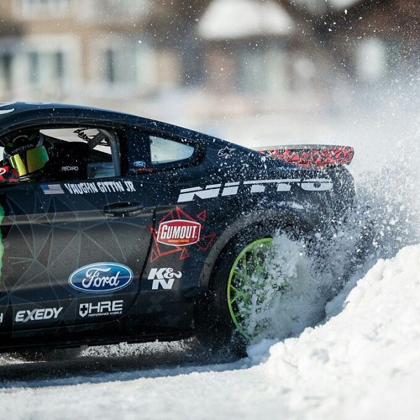 Mustang RTR Drifting on Ice - 6