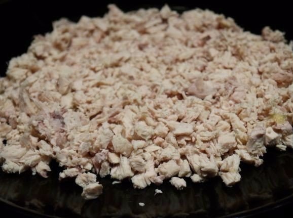 Салат слоеный с курицей.Ингредиенты:1. Куриное филе (грудка, бедро) — 250-300 г2. Грибы — 200 г3. ... - 5