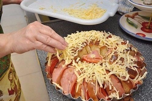 СУПЕР ЗАВТРАК.Ингредиенты:1 нарезной белый батон, 4 яйца, 3 помидора, 0,5 кг ветчины, 150 г сыра, ... - 6