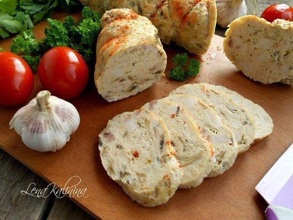 Куриная колбаса в домашних условиях. Куриная колбаса, приготовленная в домашних условиях, получается ...