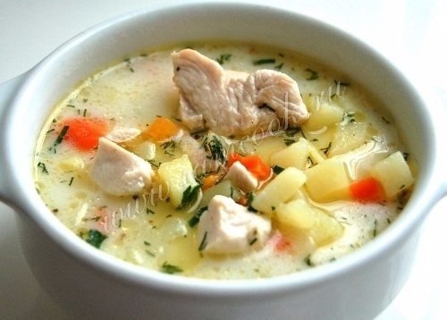 Сырный суп с курицей.Ингредиенты:Филе куриной грудки - 1 шт;Морковь - 1 шт.;Картофель - 5 шт.;Сыр ...