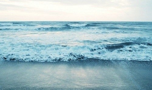 Мое море, прошу тебя, не выплюни меня на берег во время очередной бури твоих истерик.