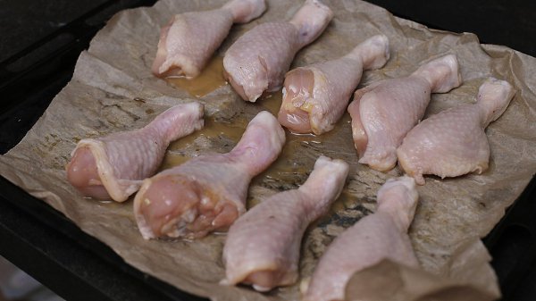 Хрустящая корочка.Метод сухого рассолаИнгредиенты:Куриные голени/бедрышки – 1 кгСоль – ч. л.Специи, ... - 8