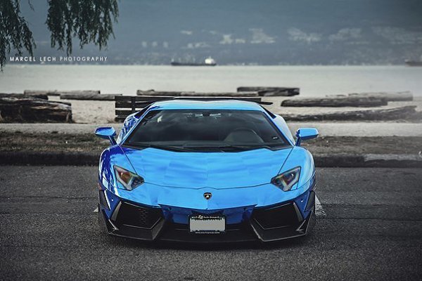 Lamborghini Aventador - 2