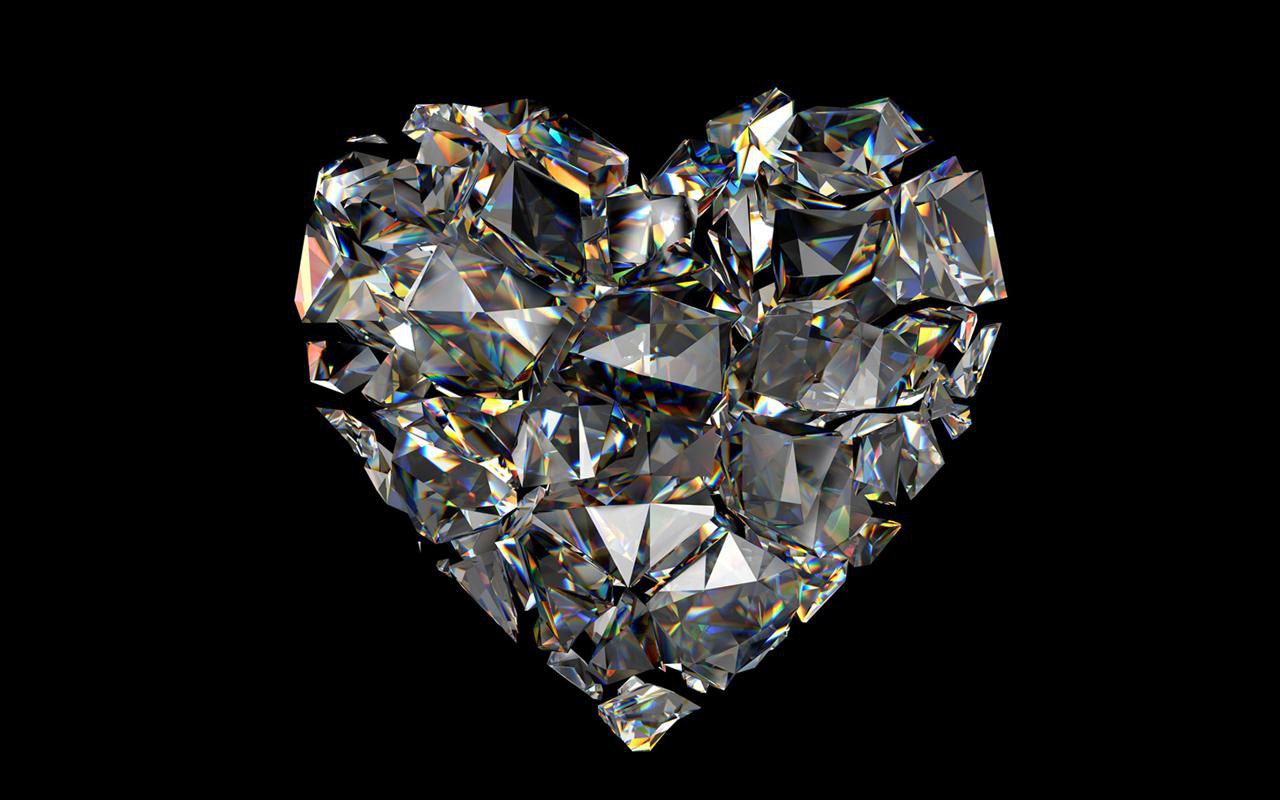 Иногда стекло вынуждено блестеть ярче бриллианта, потому что больше нуждается в самоутверждении. ...