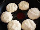 Сырники с вареной сгущенкой.Сырники с вареной сгущенкой — это оригинальная альтернатива обычным ... - 5